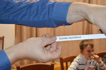 Losování vánoční soutěže knihovny Vánoce a pohádky