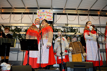 Zpívání koled s Českým rozhlasem Plzeň v Kasejovicích